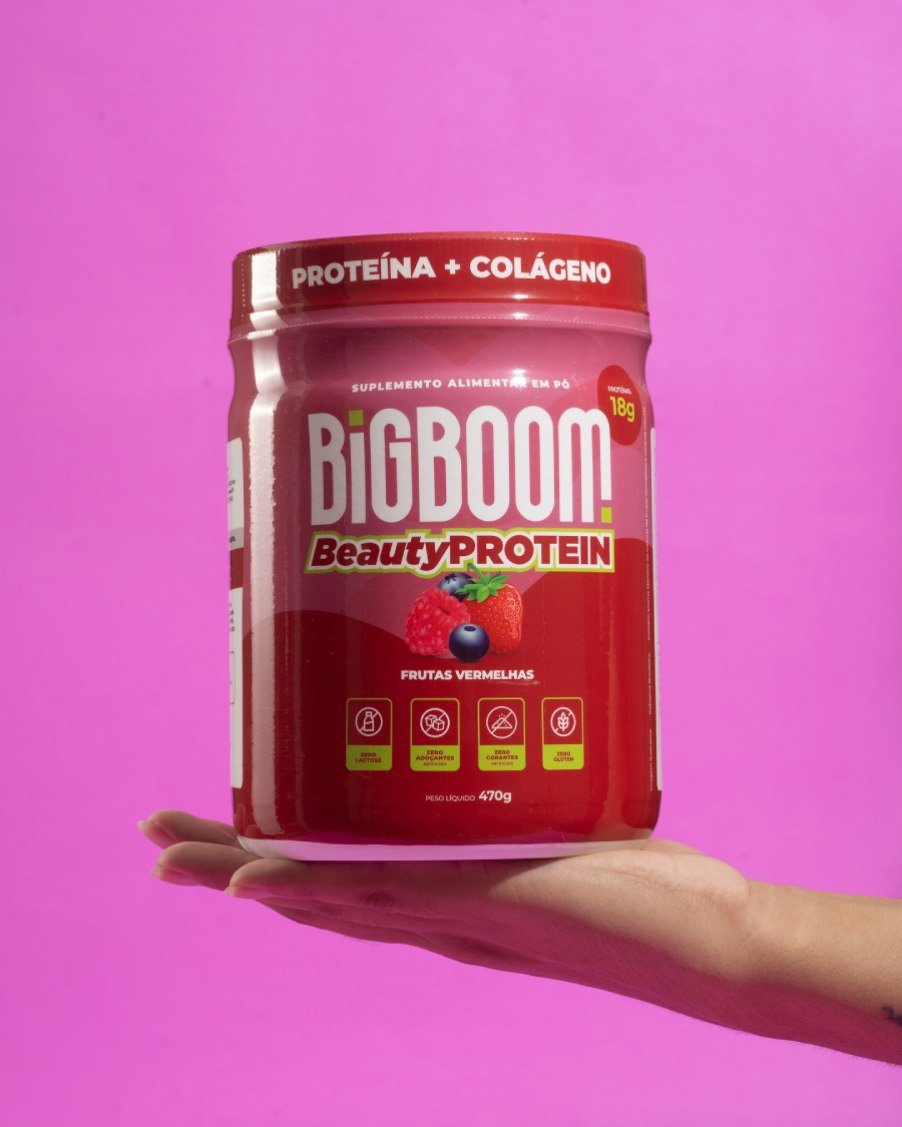 ''Proteína e colágeno em sua mãos com sabores de furtas''